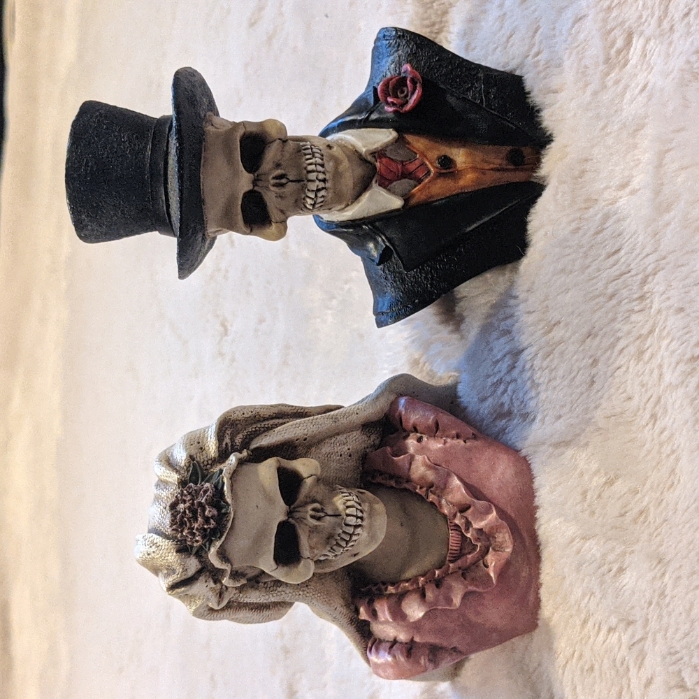 Bride & Groom Statue